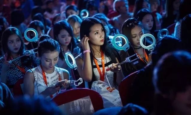 快手短视频平台商业价值_快手可以买粉丝吗_快手电商达人带货能力